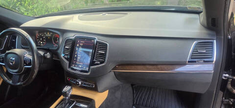 2016 Volvo XC90 T6 Momentum