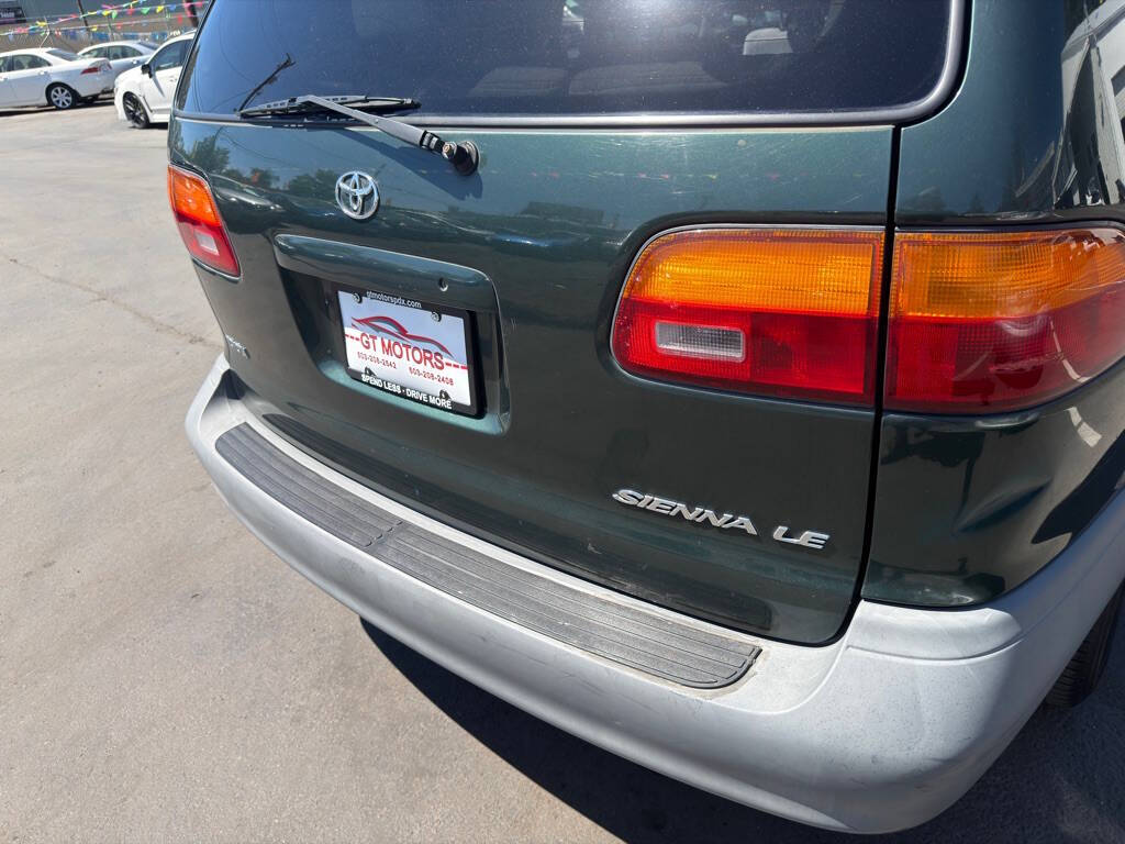 Green 2000 Toyota Sienna LE 4dr LE Mini-Van 27
