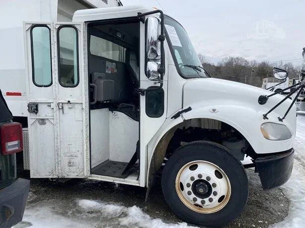 2015 Freightliner M2 106