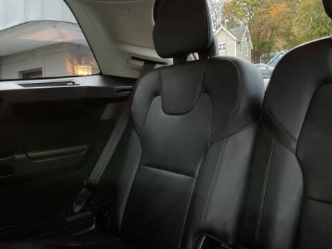 2016 Volvo XC90 T6 Momentum