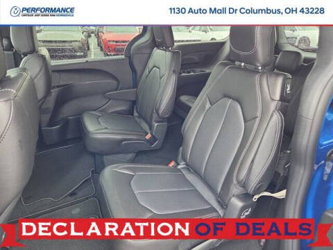 2027 Chrysler Pacifica Select