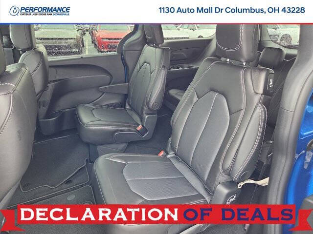2027 Chrysler Pacifica Select