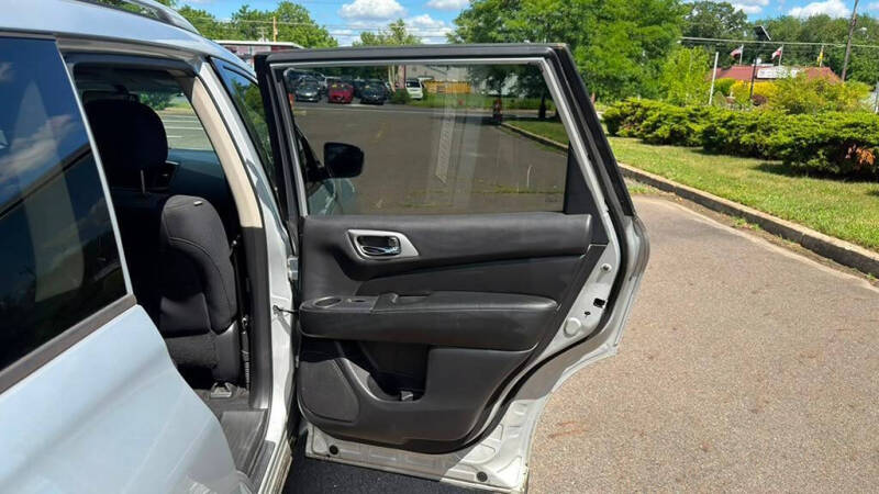 2018 Nissan Pathfinder SV
