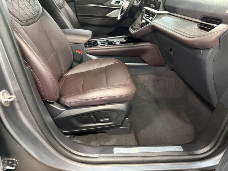 2025 Ford Explorer Platinum