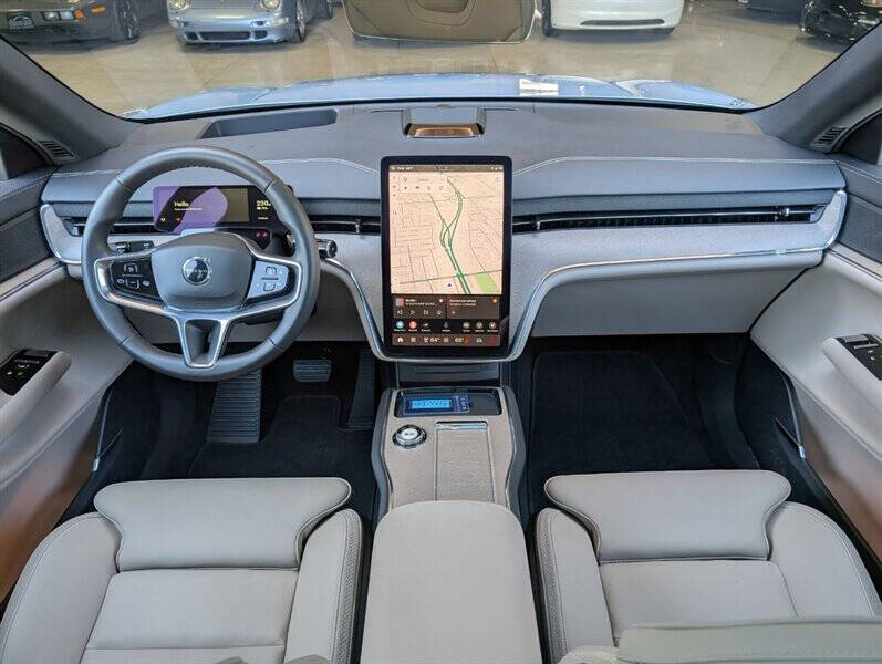 2025 Volvo EX90 Twin Plus 6P