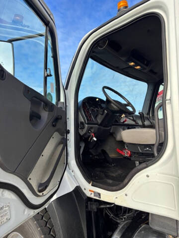 2013 Freightliner 108 SD