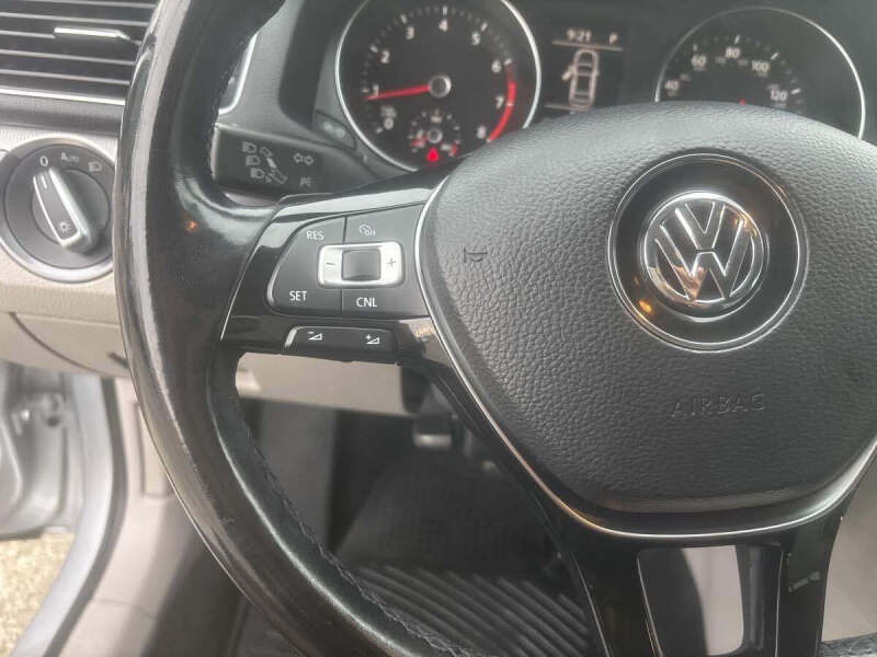 2017 Volkswagen Passat 1.8T R-Line