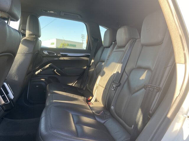 2017 Porsche Cayenne Platinum Edition