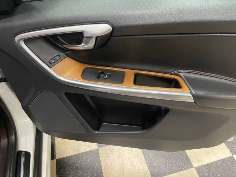 2017 Volvo XC60 T5 Inscription