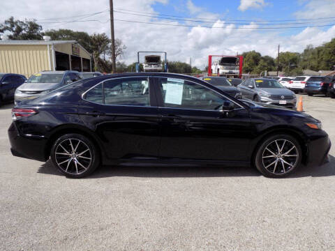 2022 Toyota Camry SE