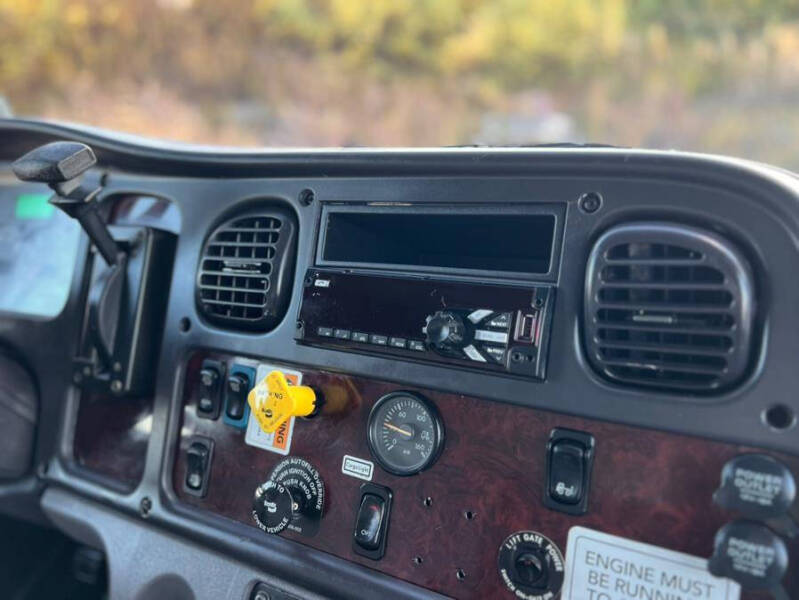 2020 Freightliner M2 106