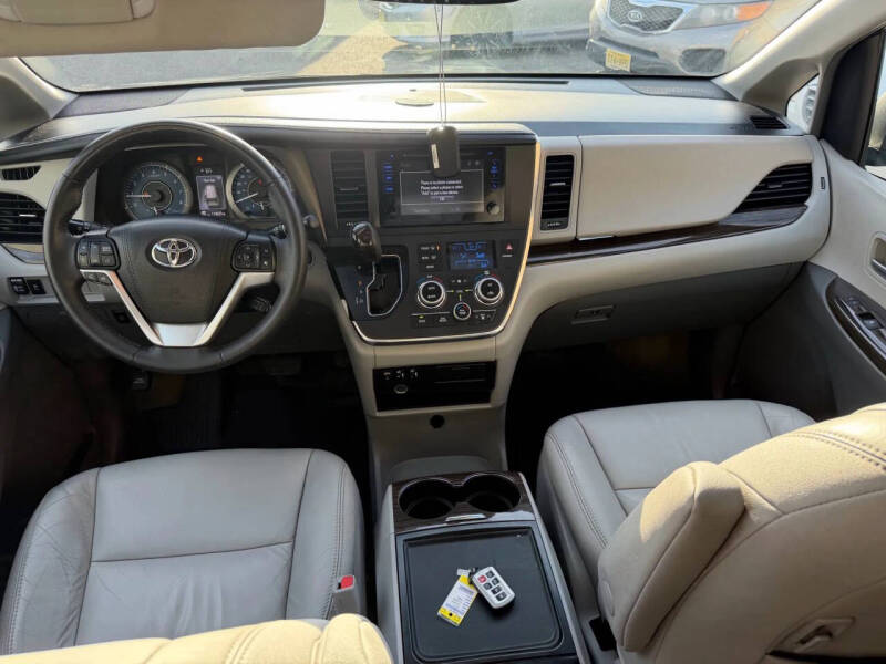 2017 Toyota Sienna