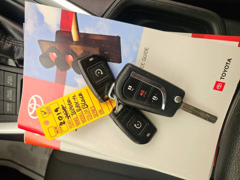 2019 Toyota RAV4 LE