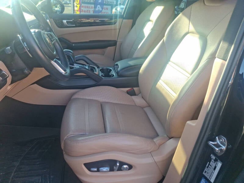 2019 Porsche Cayenne Base photo 6