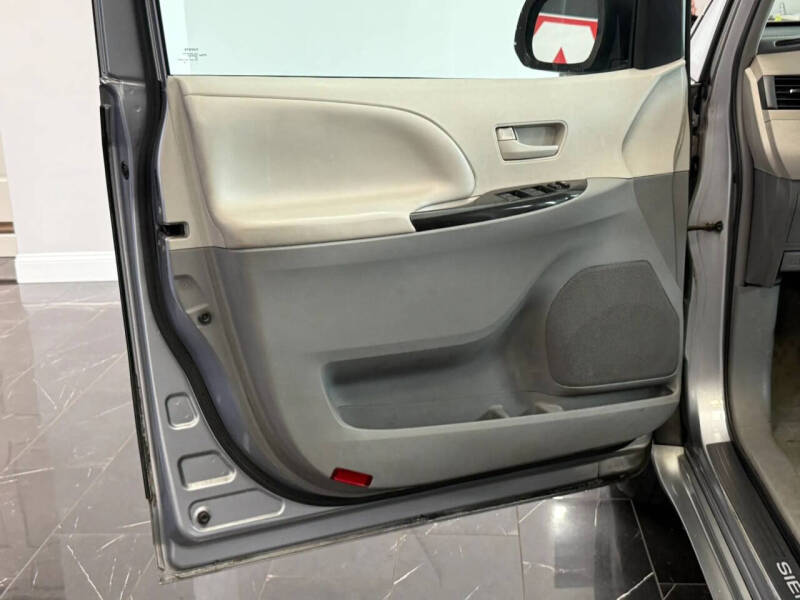 2012 Toyota Sienna