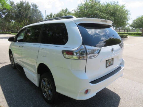 2017 Toyota Sienna SE Premium 8-Passenger