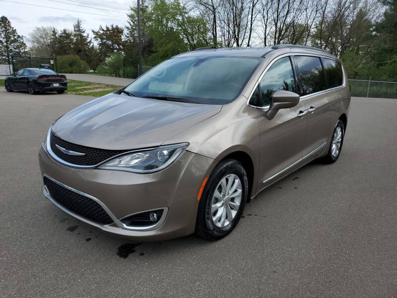 2017 Chrysler Pacifica Touring-L