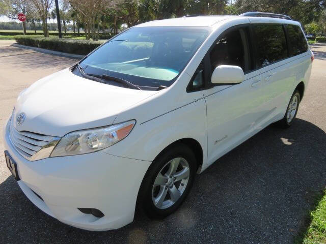 2016 Toyota Sienna LE Mobility 7-Passenger