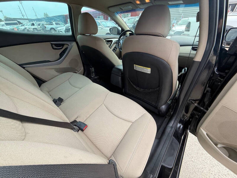 2014 Hyundai Elantra SE