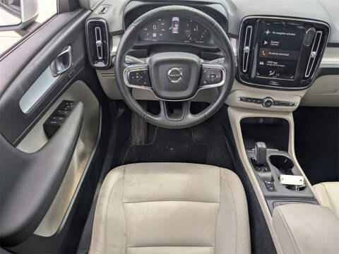 2021 Volvo XC40 T5 Momentum