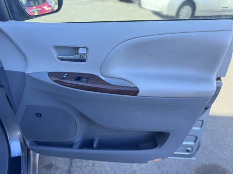 2012 Toyota Sienna Limited 7-Passenger