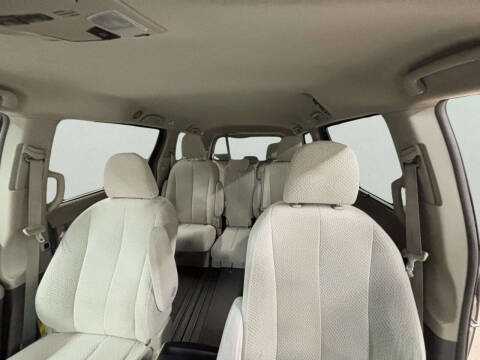 2012 Toyota Sienna LE 8-Passenger