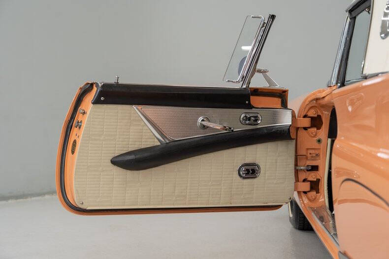 1957 Ford Thunderbird