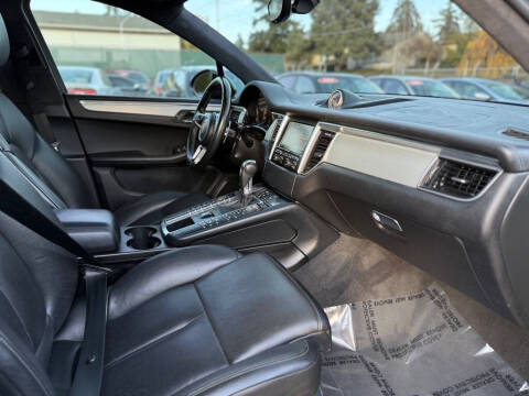 2015 Porsche Macan Turbo