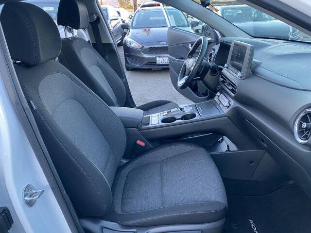 2022 Hyundai Kona Electric SEL