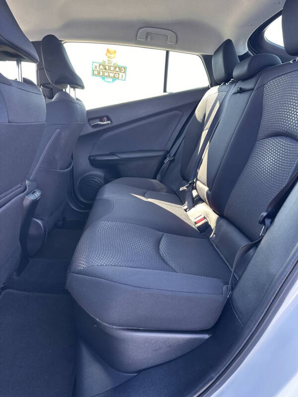 2022 Toyota Prius LE