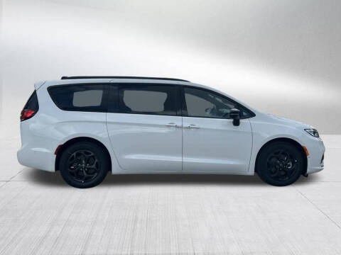 2026 Chrysler Pacifica Plug-In Hybrid Select