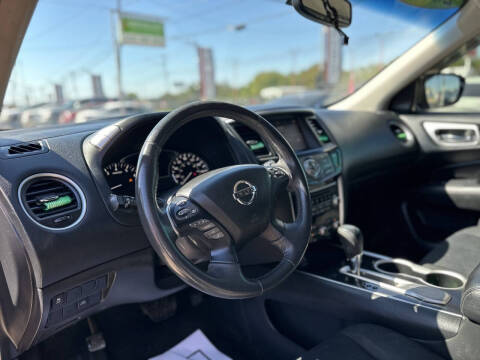 2018 Nissan Pathfinder SV