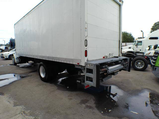 2015 Freightliner M2 106