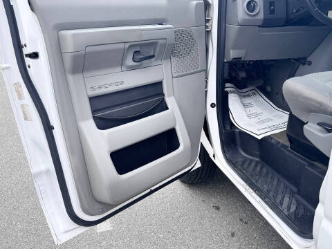 2010 Ford E-Series E-350 SD XLT