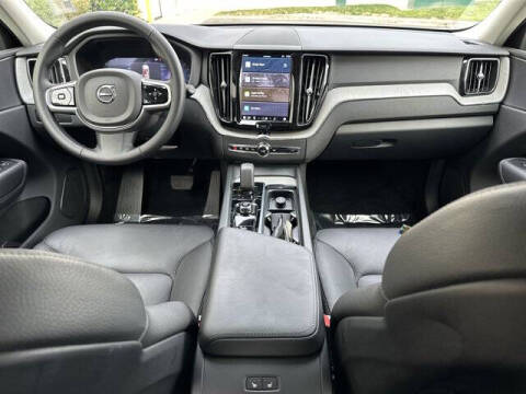 2025 Volvo XC60 B5 Plus Dark Theme