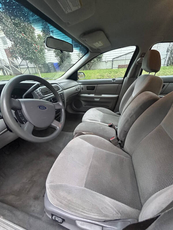 2004 Ford Taurus SES