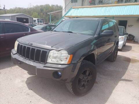 2005 Jeep Grand Cherokee for sale at LEE'S USED CARS INC in Ashland KY
