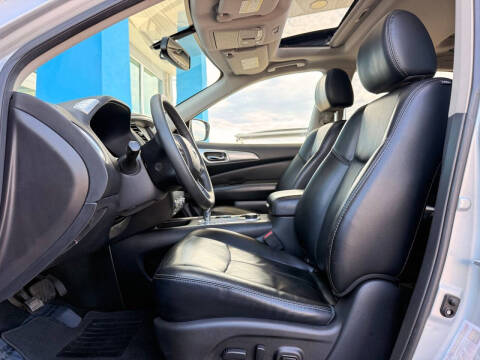 2017 Nissan Pathfinder SL