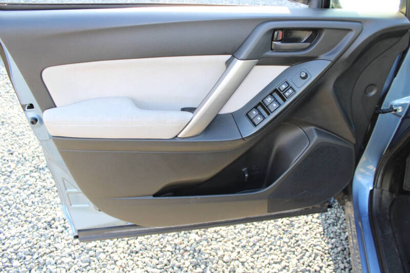 2015 Subaru Forester 2.5i