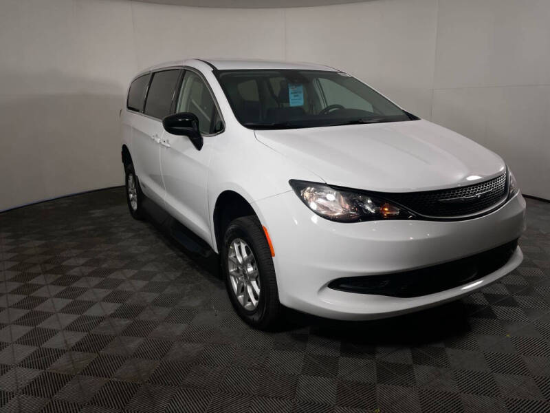 2024 Chrysler Voyager LX