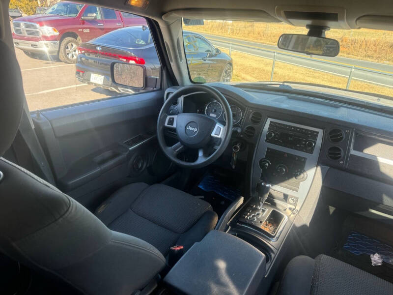 2008 Jeep Commander Sport
