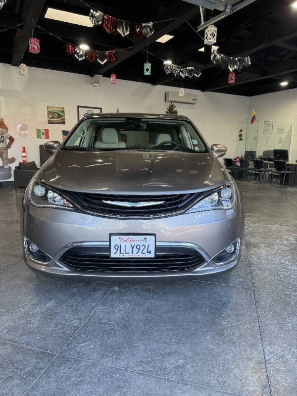 2018 Chrysler Pacifica Hybrid Touring Plus