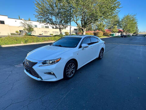 2016 Lexus ES 300h