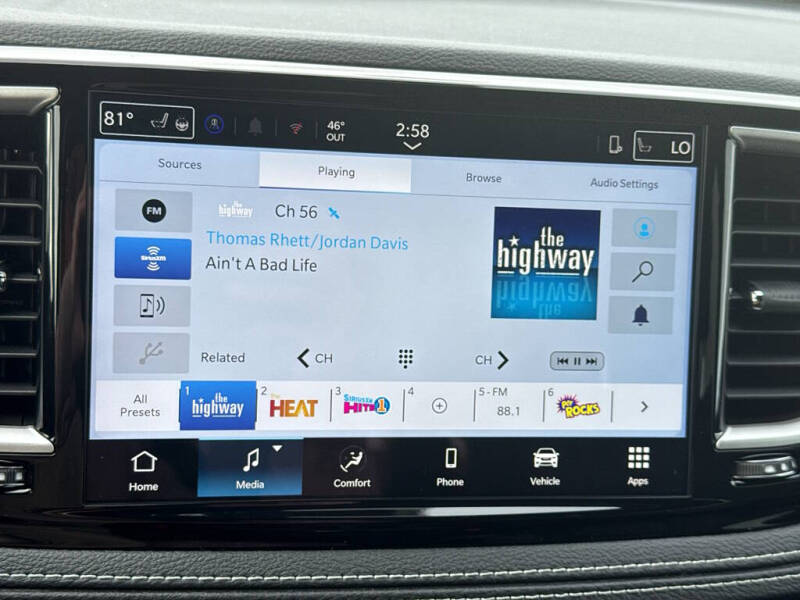 2026 Chrysler Pacifica Select