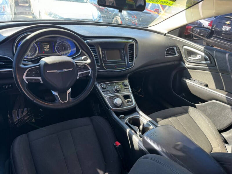 2016 Chrysler 200 LX