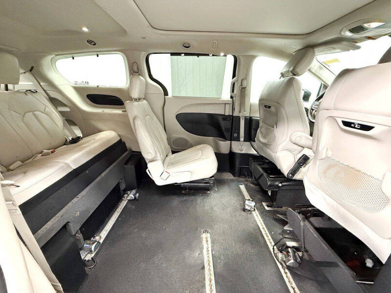 2021 Chrysler Pacifica Touring L