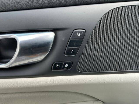 2020 Volvo S60 T6 Momentum