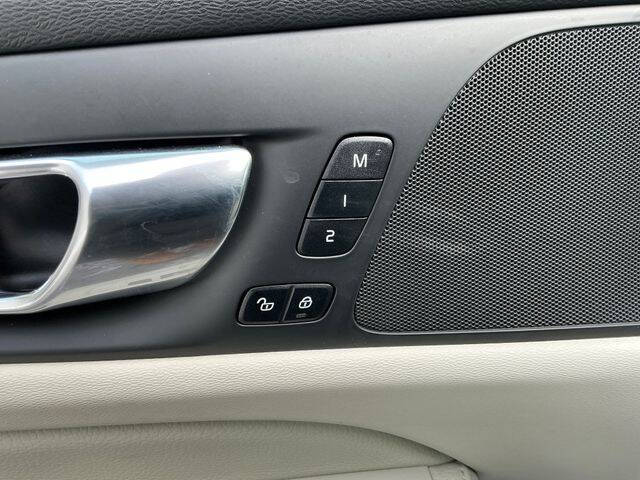 2020 Volvo S60 T6 Momentum