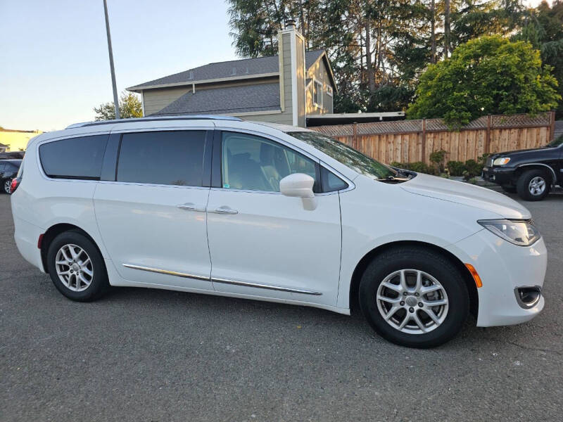 2020 Chrysler Pacifica Touring L