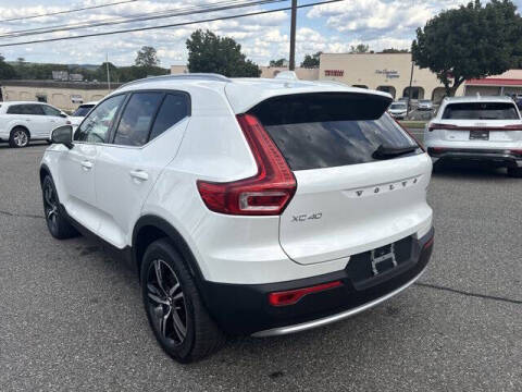 2025 Volvo XC40 B5 Core Bright Theme